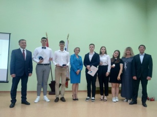 Торжественное вручение медалей «За особые успехи в учении»